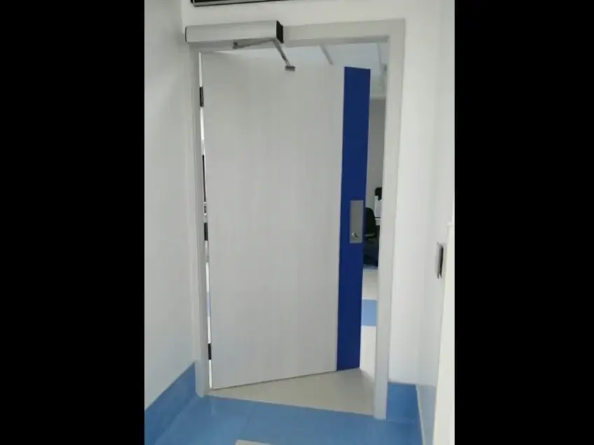 Puerta automática instalada en hospital